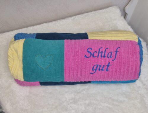 Kissenrollenhülle nach Wunsch bestickt 😍