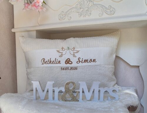 Hochzeitskissen mit individueller Bestickung – ein persönliches Hochzeitsgeschenk